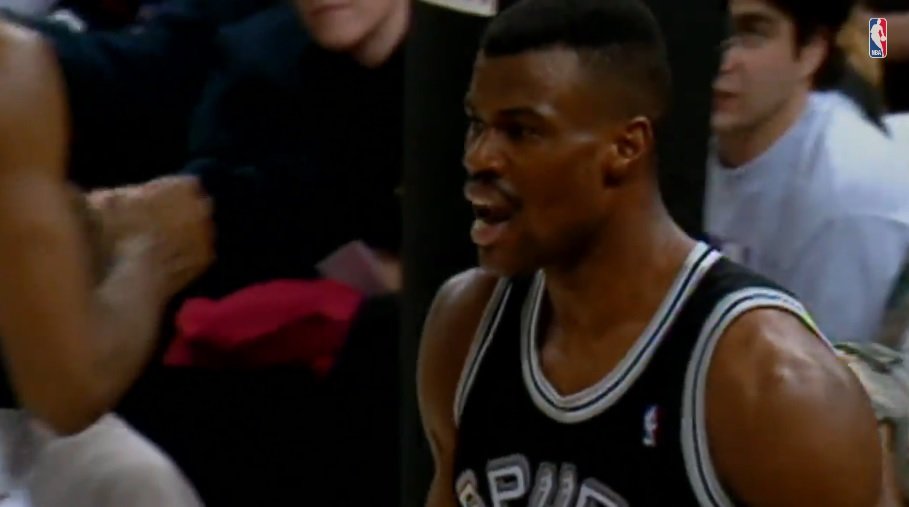 Olajuwon, Robinson et Van Exel brillent dans le top 10 de la semaine du 6 février 1995