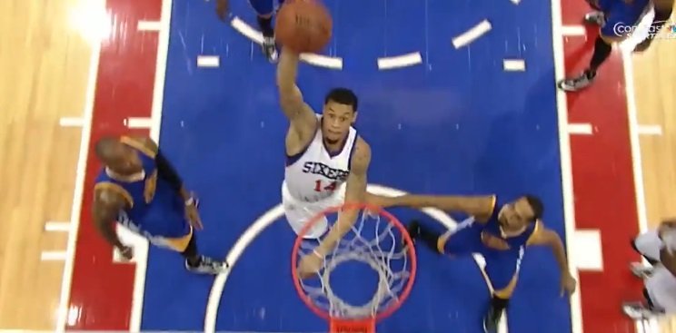 K.J. McDaniels contre la planche pour lui-même !