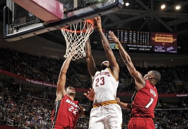 Top 10 : shoots clutchs et dunks en puissance
