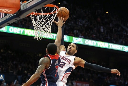 Top 10: le poster de Mike Scott, le caviar de Rubio et le shoot longue distance de Z-Bo