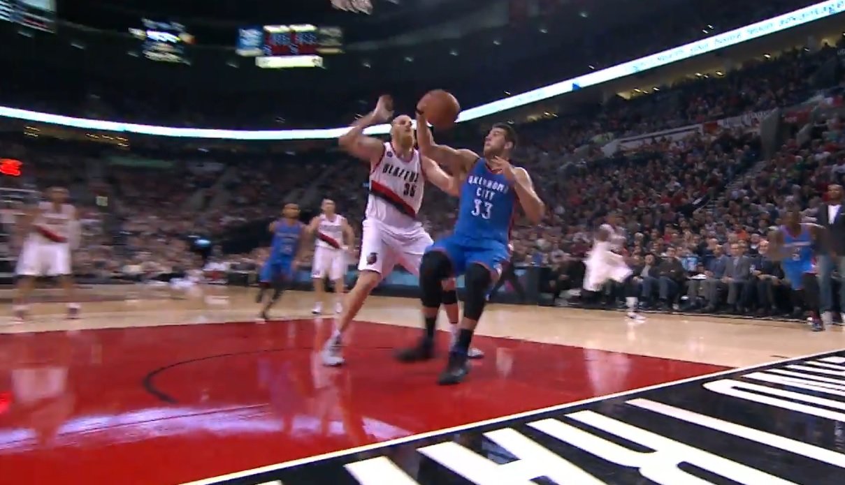Quand Mitch McGary se prend pour Hakeem Olajuwon