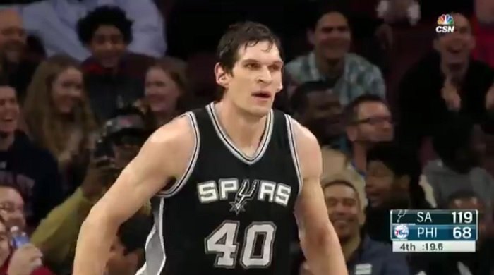Boban Marjanovic ridiculise Jahlil Okafor avec ses feintes