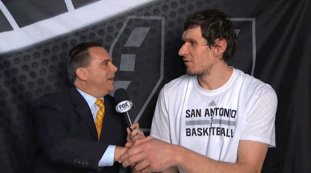 Insolite! Boban Marjanovic a des mains géantes