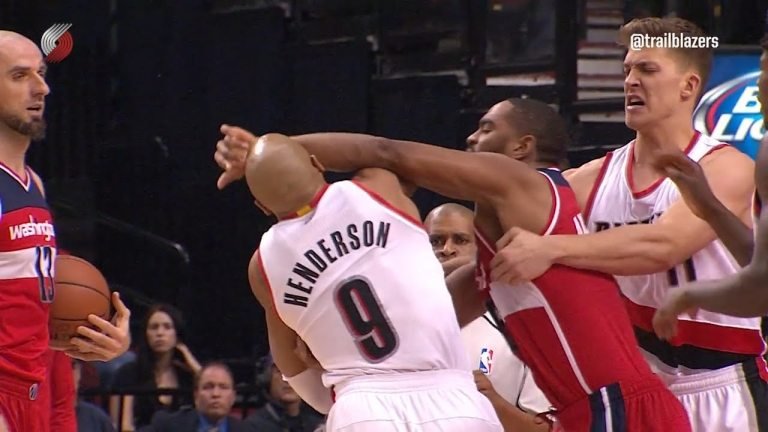 Vidéo: Alan Anderson éjecté après un début de bagarre avec Gerald Henderson