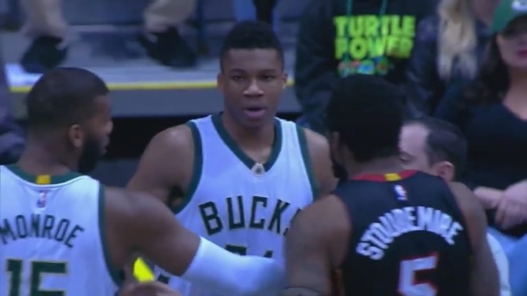 [Vidéo] Amar&rsquo;e Stoudemire s&rsquo;énerve contre Giannis Antetokounmpo : « Calme-toi garçon ! »