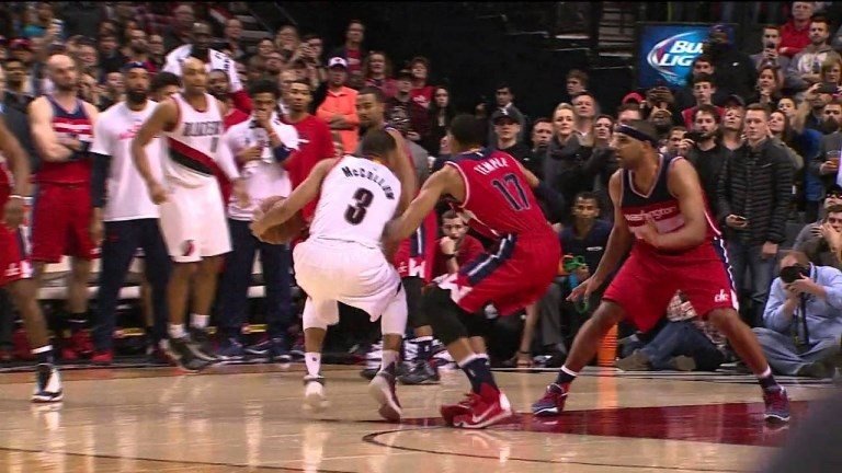 Vidéo: C.J. McCollum envoie le match en prolongation ! | Basket Infos