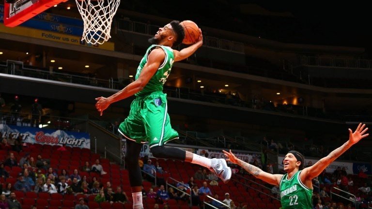 Les Grizzlies signent le bondissant DJ Stephens pour le training camp