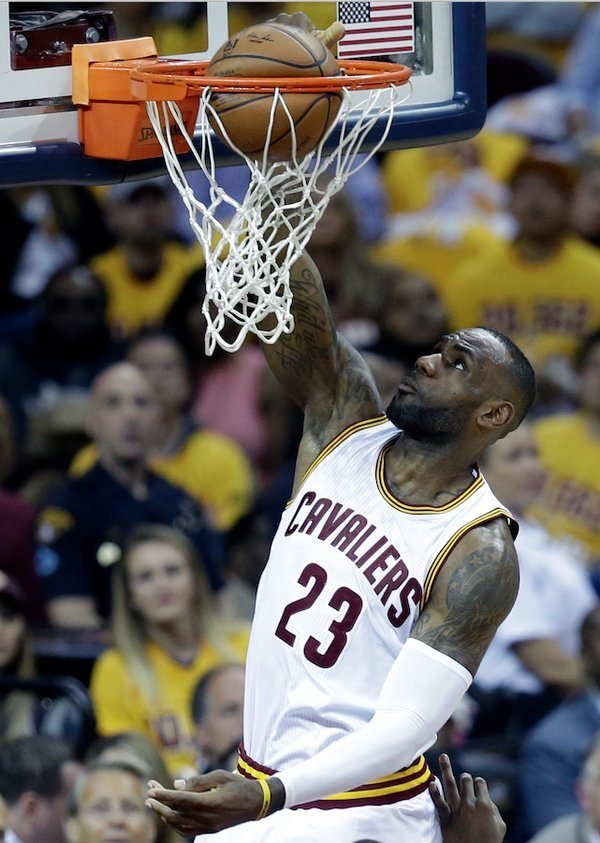 LeBron James dunk | Basket Infos