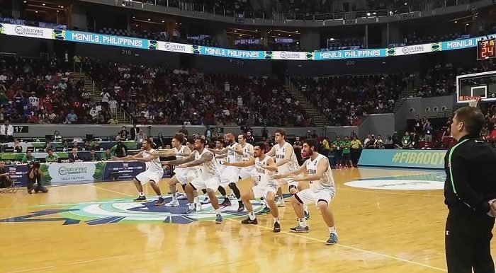 Vidéo: le Haka des Tall Blacks face à la France