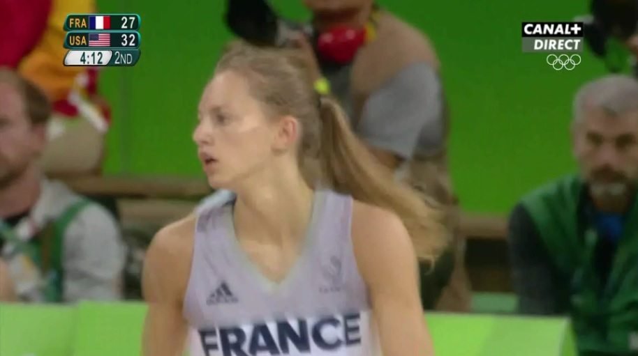 Le superbe move de Marine « Steph Curry » Johannes sur Maya Moore
