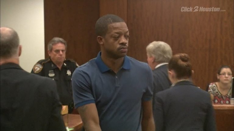 Arrêté pour conduite sous influence et en possession de marijuana, Steve Francis s&rsquo;est rendu à la police après un vol