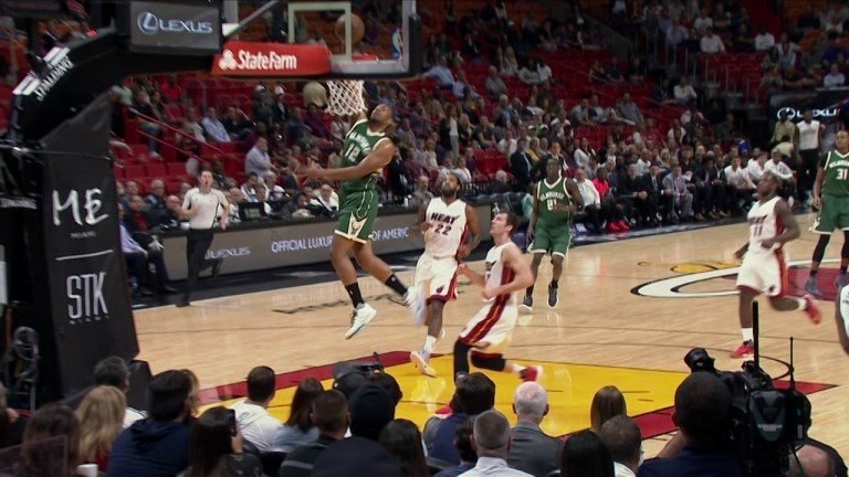 Le petit tour de passe-passe de Jabari Parker pour aller au dunk | Basket Infos