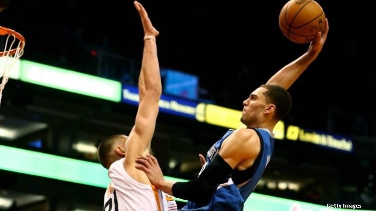 L’énorme Top 10 dunks de novembre: posters à la pelle
