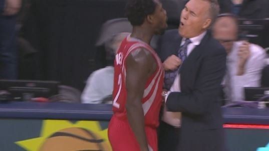 Insolite! Pat Beverley démonte Mike D&rsquo;Antoni sur un chest bump
