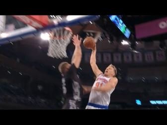 Poster ! Mindaugas Kuzminskas punit Cole Aldrich