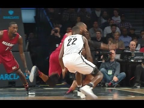 Cassage de chevilles : Caris LeVert humilie Wayne Ellington 