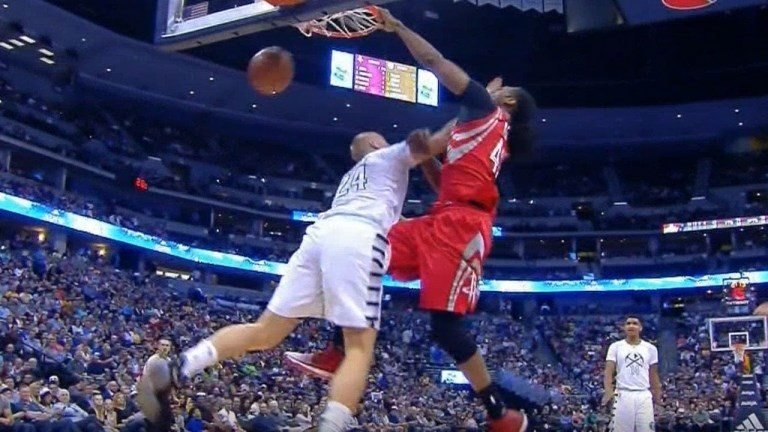 Nene postérize Mason Plumlee