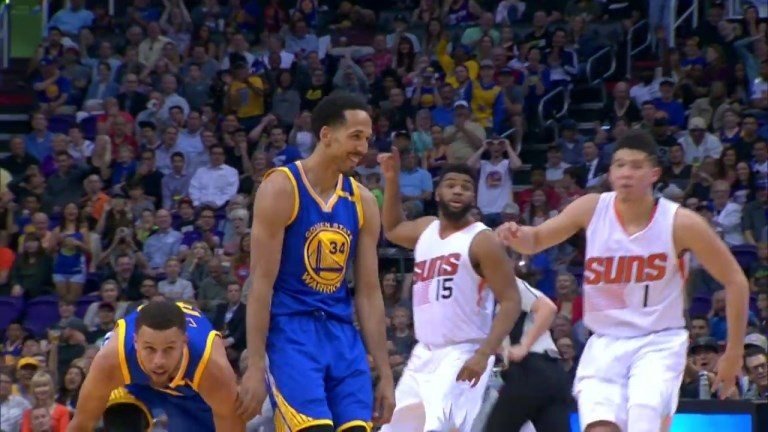 Insolite ! Shaun Livingston marque son premier 3-pts de la saison d&rsquo;une étrange façon