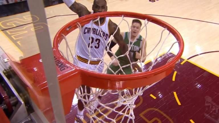 La série de tomars de LeBron James dans le Game 4 | Basket Infos
