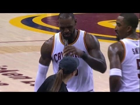LeBron James veut une bière en plein match | Basket Infos