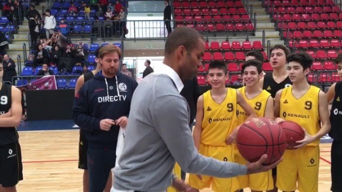 Vidéo : Tony Parker fait le show en Argentine | Basket Infos