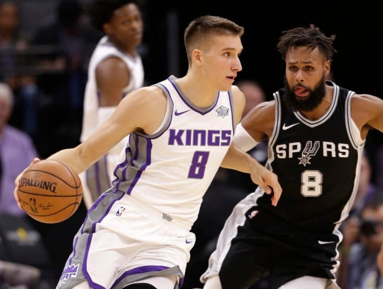 Sasha Djordjevic privé de trois NBAers mais heureux de pouvoir compter sur l&rsquo;aide de Vlade Divac