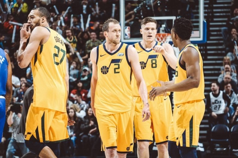 Le Jazz fait parler son attaque pour stopper la série des Clippers; Lou Will frôle un incroyable triple-double et un record NBA