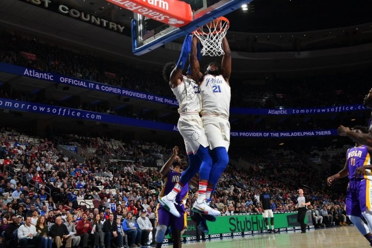 joel-embiid-robert-covington-dunk | Basket Infos