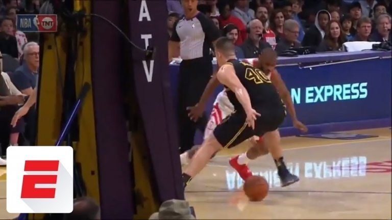 Humiliation : Chris Paul sort un cross petit pont !