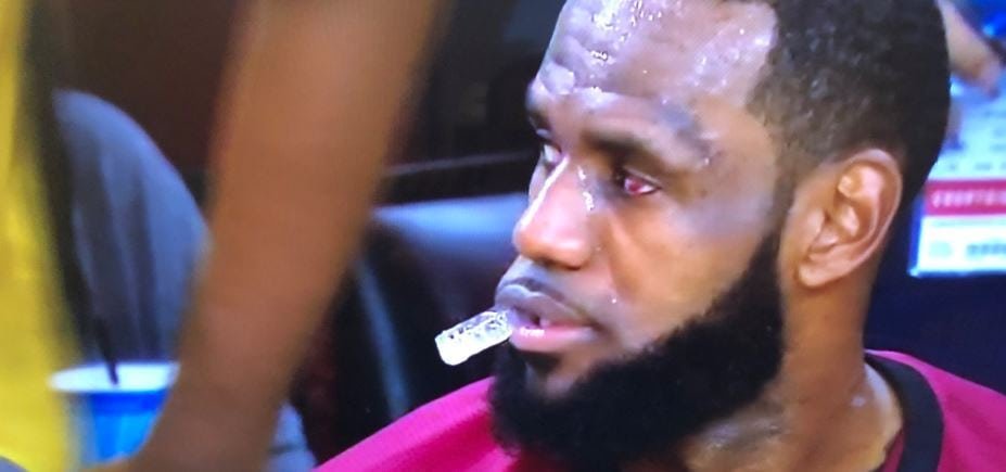 lebron oeil eye | Basket Infos
