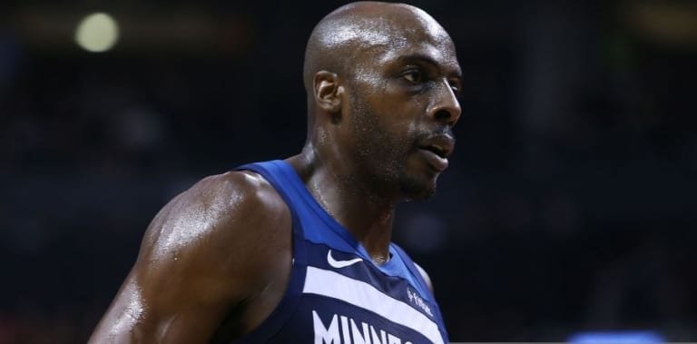 Anthony Tolliver signe aux Grizzlies; Jordan Bell coupé