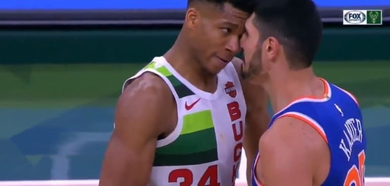 Enes Kanter éjecté après s&rsquo;être chauffé avec Giannis Antetokounmpo