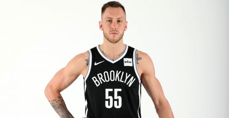 Mitch Creek coupé par les Nets