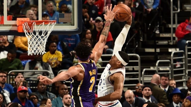 NBA Top 10 : Luka Doncic martyrise les Blazers, Tobias Harris sur JaVale McGee ! | Basket Infos