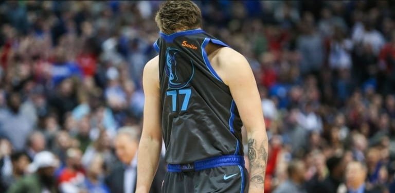Luka Doncic et Rick Carlisle pas d&rsquo;accord sur la gestion de fin de match des Mavs : « Je veux toujours le dernier shoot »