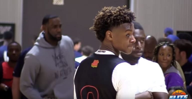 Coach K a assisté à un tournoi U16 pour voir jouer Bronny James, 14 ans