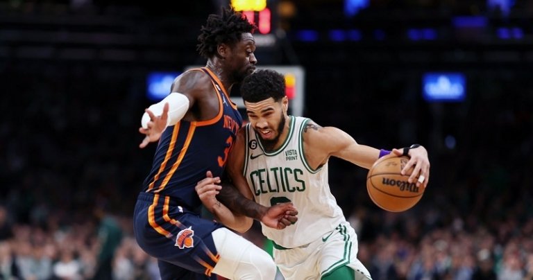 Boston cède face aux Knicks; Dallas l’emporte à Phoenix mais perd Luka Doncic; Les Nets surpris; Les Clippers déroulent