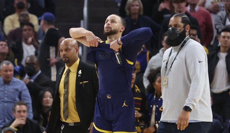Stephen Curry pète un plomb après un shoot de Jordan Poole; Le meneur s&rsquo;explique