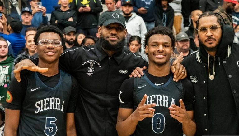 LeBron James : « Il faut que je sois sur le terrain avec Bronny »