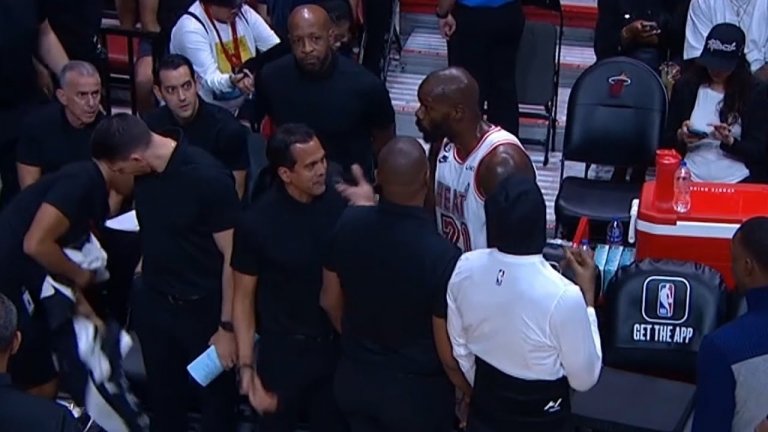 Dewayne Dedmon pète un câble sur le banc et se fait expulser, Spoelstra : « Inacceptable »