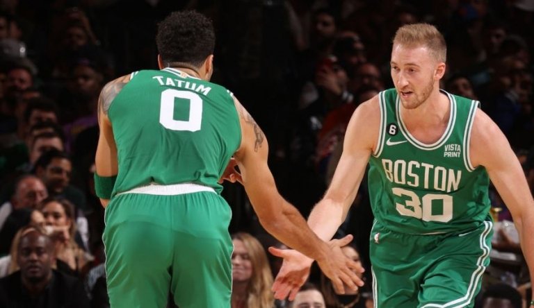 Jayson Tatum sur Sam Hauser : « Il est tellement plus qu&rsquo;un simple shooteur »