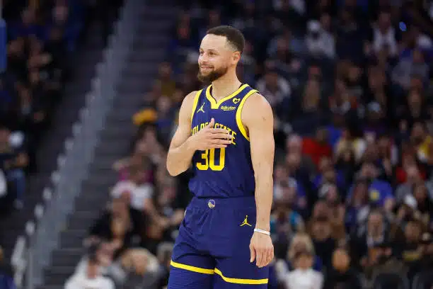 Stephen Curry montre la voie aux Warriors